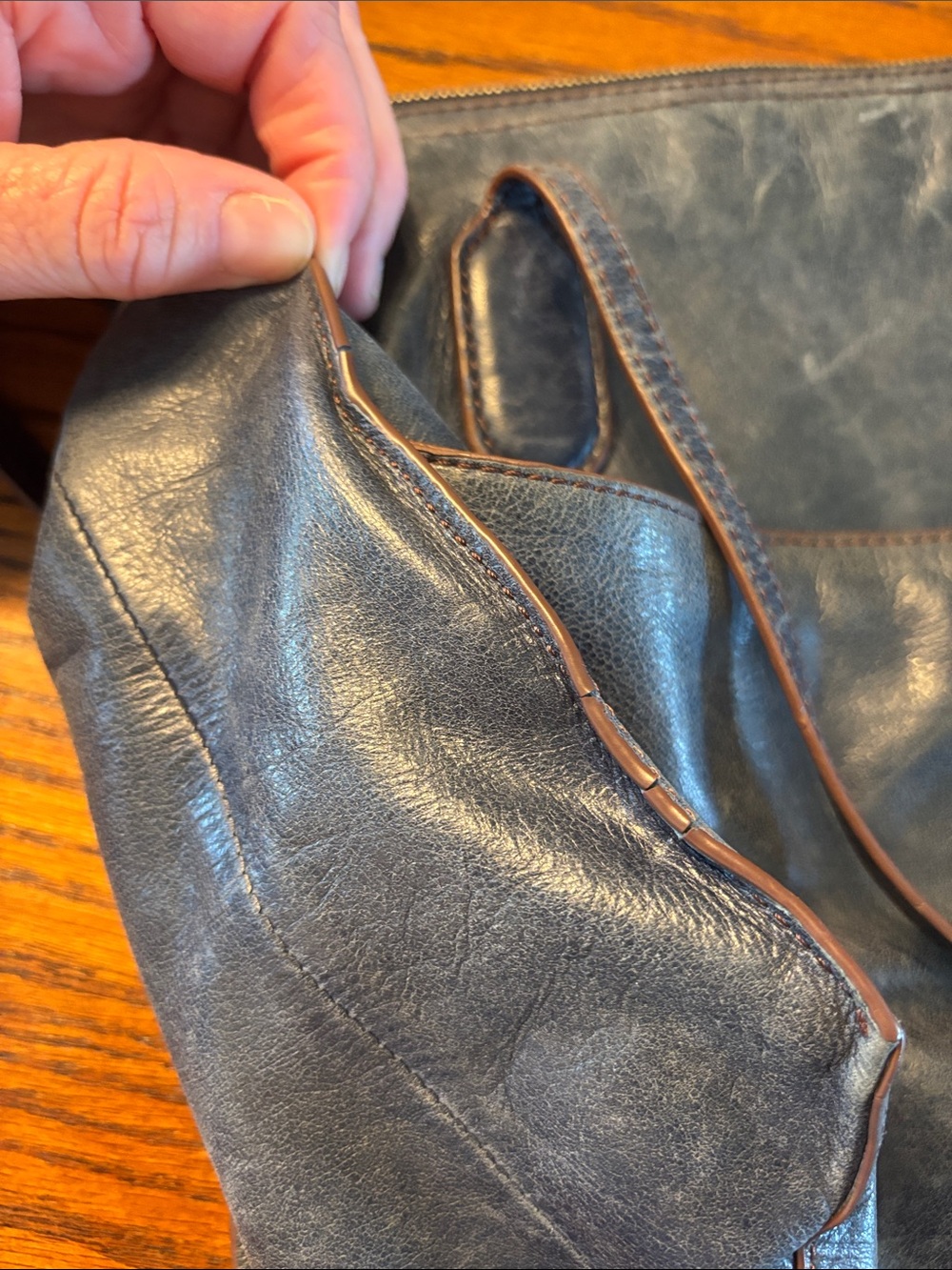 HOBO Friar Bag Vintage Women's Navy Leather Shoulder Bag in Dark Brown - Picture 15 of 16